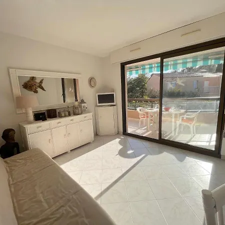 T2 Avec Terrasse à 200m Des Plages - - Fr-1-226b-139 *