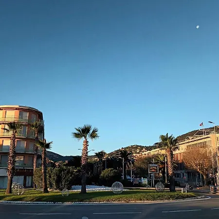 T2 Avec Terrasse A 200m Des Plages - - Fr-1-226b-139 * 카발레르쉬르메르